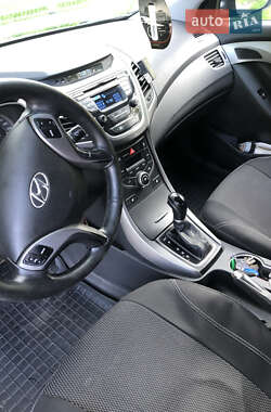Седан Hyundai Elantra 2015 в 