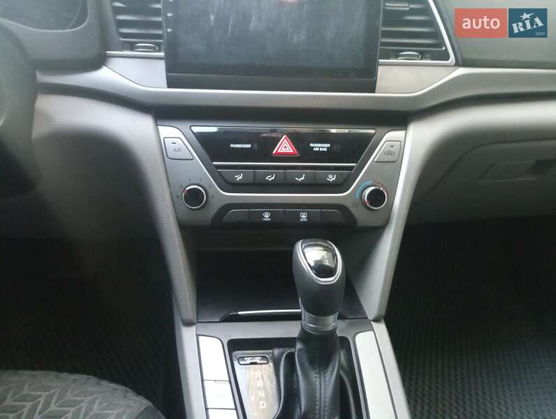 Седан Hyundai Elantra 2017 в Хмельницком