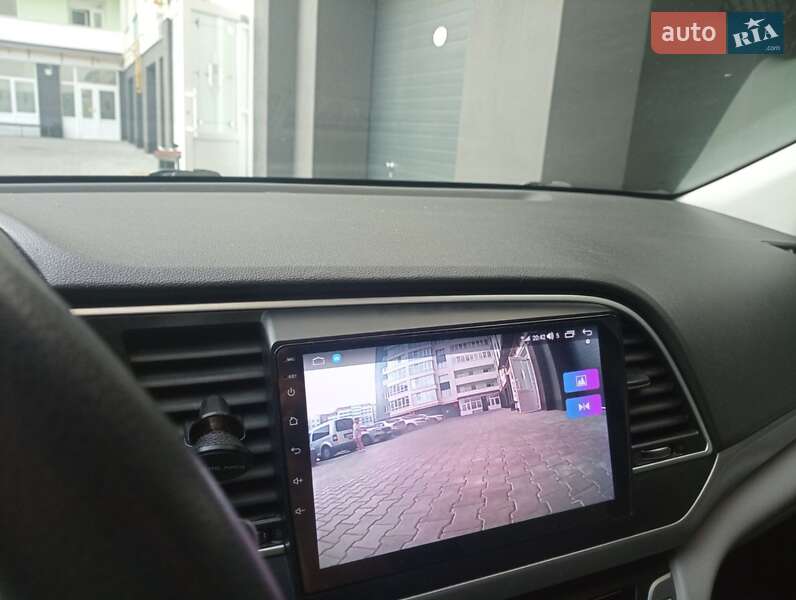 Седан Hyundai Elantra 2017 в Хмельницком