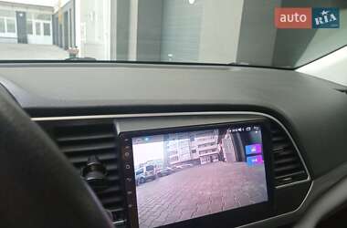 Седан Hyundai Elantra 2017 в 