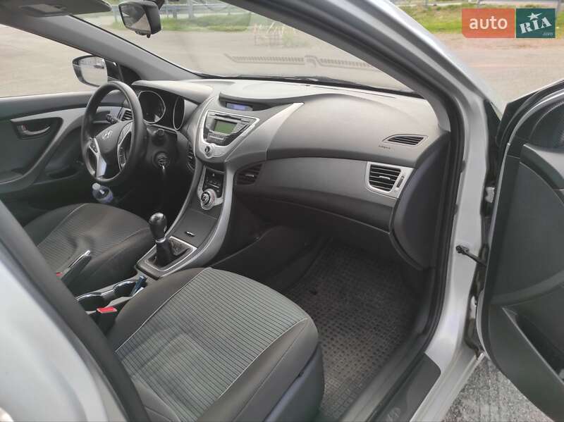 Седан Hyundai Elantra 2011 в Киеве