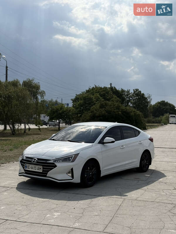Hyundai Elantra 2019