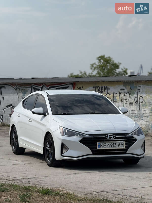 Седан Hyundai Elantra 2019 в Днепре