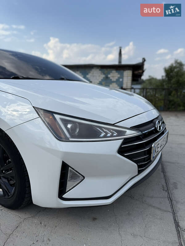 Седан Hyundai Elantra 2019 в Днепре