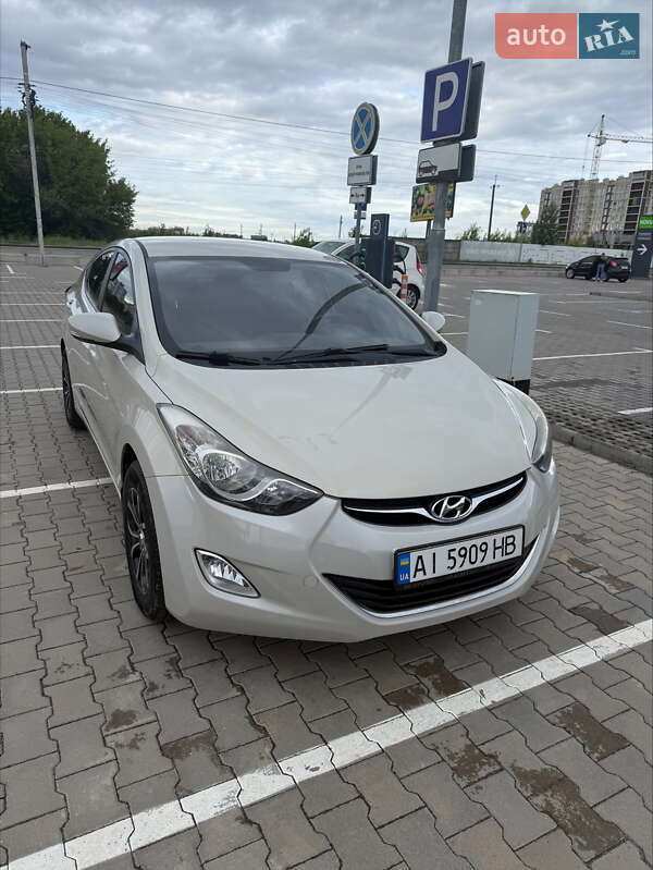 Hyundai Elantra 2012