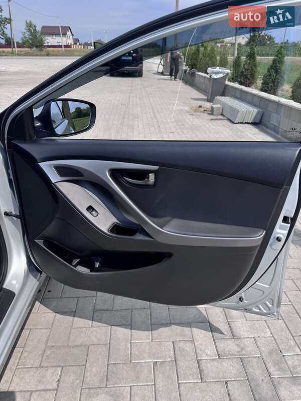 Седан Hyundai Elantra 2013 в Криничках