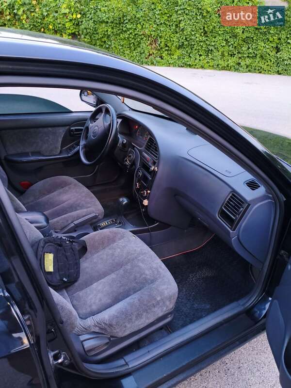 Седан Hyundai Elantra 2001 в Днепре
