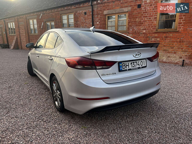 Седан Hyundai Elantra 2017 в Киеве