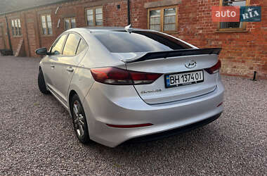 Седан Hyundai Elantra 2017 в 