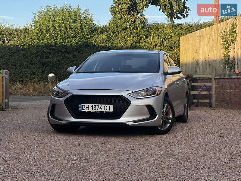 Седан Hyundai Elantra 2017 в Киеве