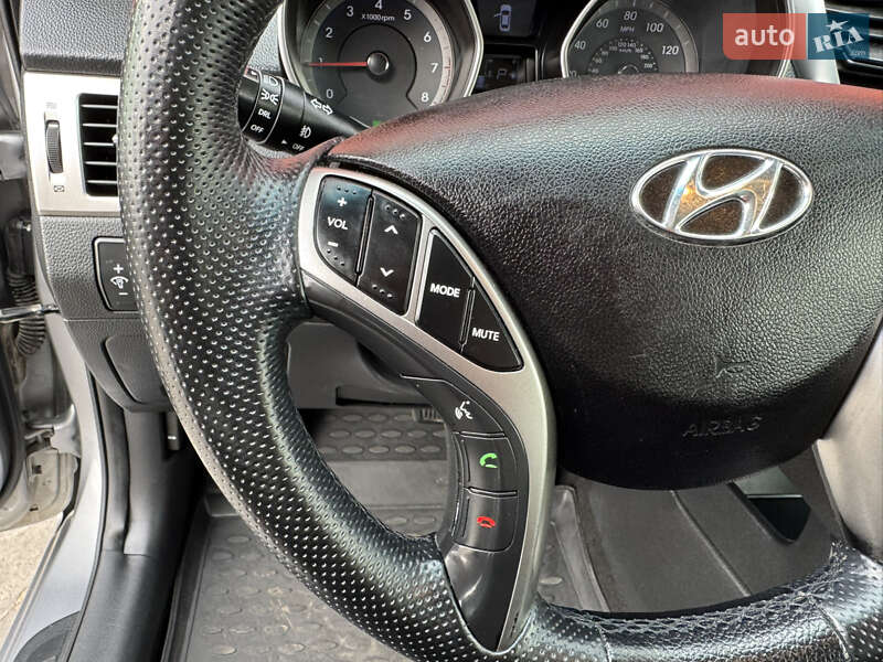 Хэтчбек Hyundai Elantra 2014 в Киеве