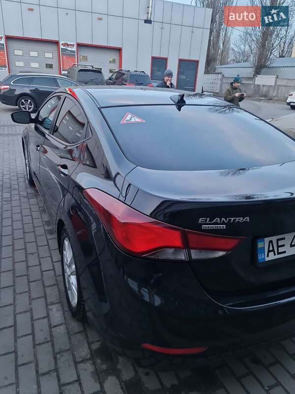 Седан Hyundai Elantra 2015 в Киеве