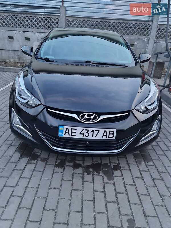 Седан Hyundai Elantra 2015 в Киеве