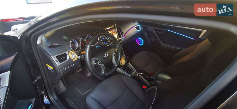 Седан Hyundai Elantra 2015 в Киеве