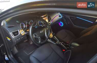 Седан Hyundai Elantra 2015 в 