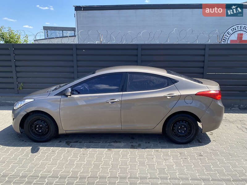 Седан Hyundai Elantra 2011 в Киеве
