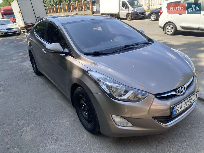 Седан Hyundai Elantra 2011 в Киеве