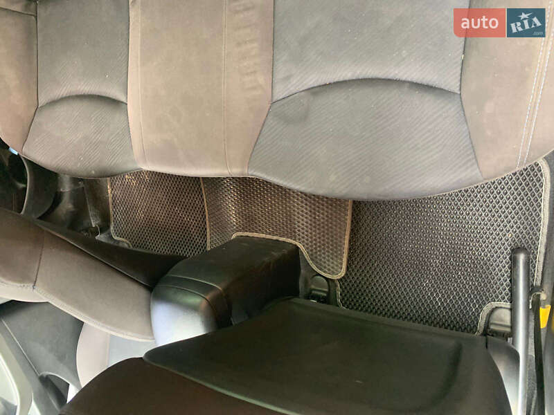 Седан Hyundai Elantra 2011 в Киеве