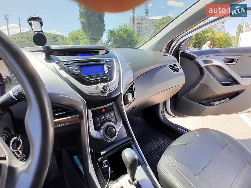 Седан Hyundai Elantra 2013 в Одессе