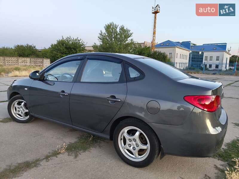 Седан Hyundai Elantra 2008 в Николаеве