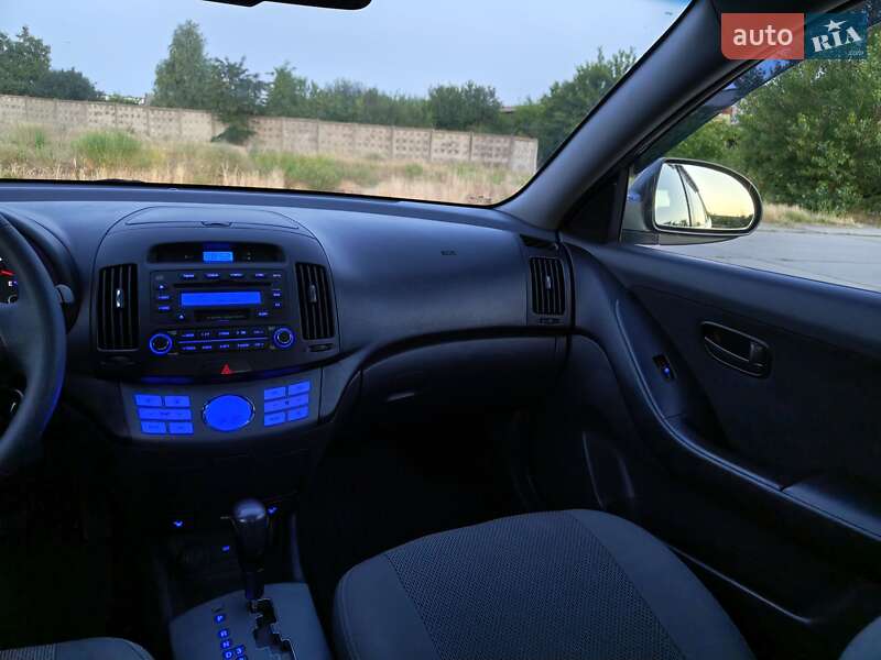Седан Hyundai Elantra 2008 в Николаеве