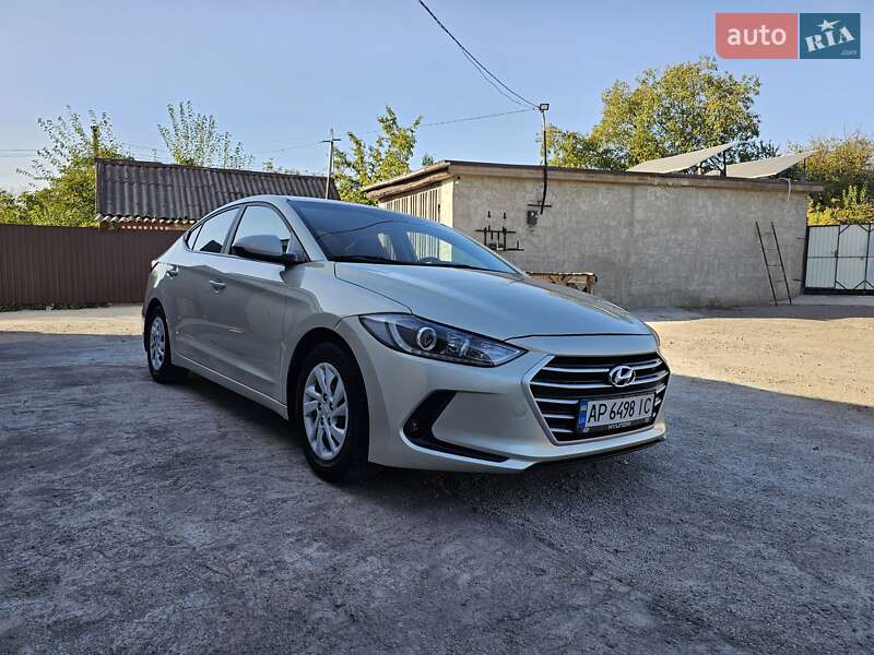 Седан Hyundai Elantra 2017 в 