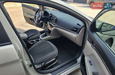 Седан Hyundai Elantra 2017 в 
