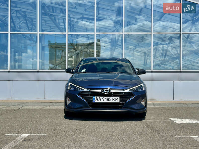 Седан Hyundai Elantra 2019 в Киеве