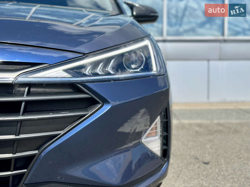 Седан Hyundai Elantra 2019 в Киеве