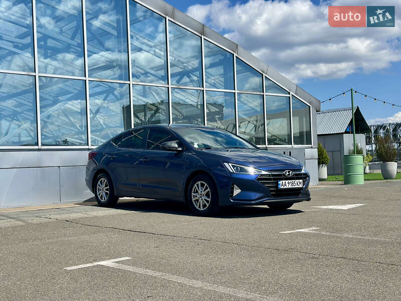 Седан Hyundai Elantra 2019 в Киеве