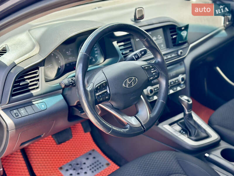 Седан Hyundai Elantra 2019 в Киеве