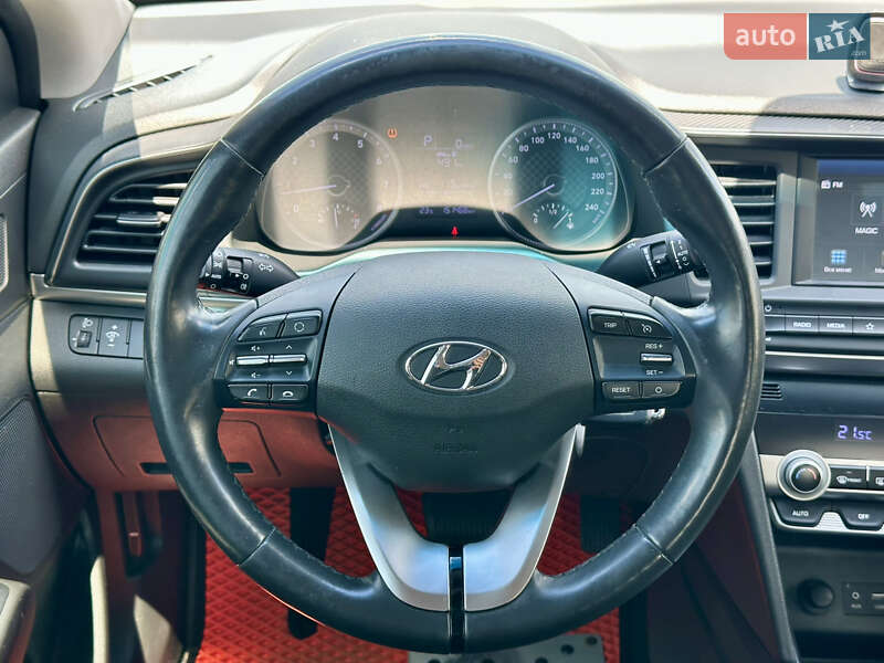 Седан Hyundai Elantra 2019 в Киеве