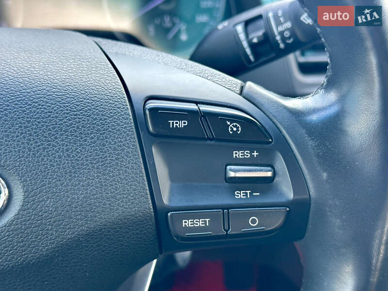 Седан Hyundai Elantra 2019 в Киеве