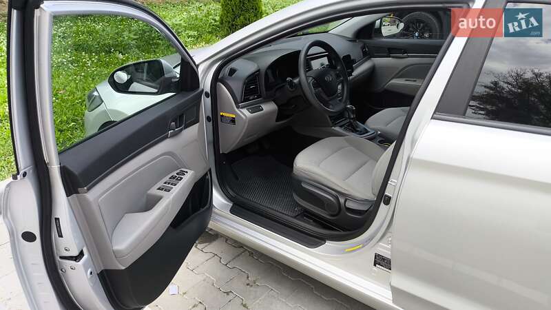 Седан Hyundai Elantra 2016 в Хмельницком