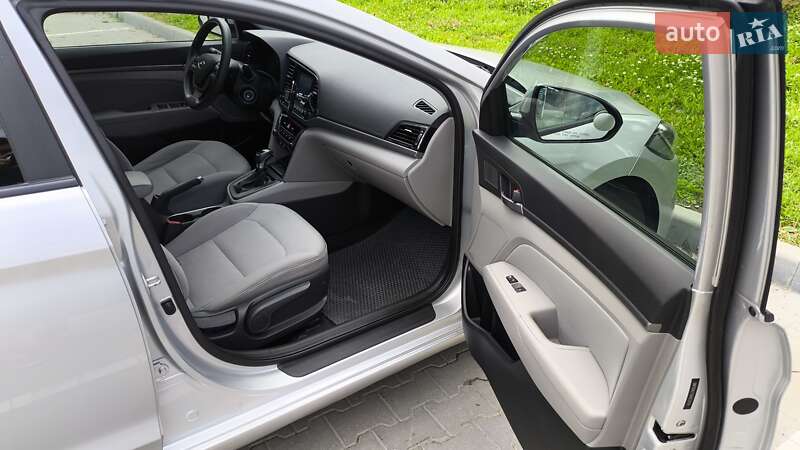 Седан Hyundai Elantra 2016 в Хмельницком