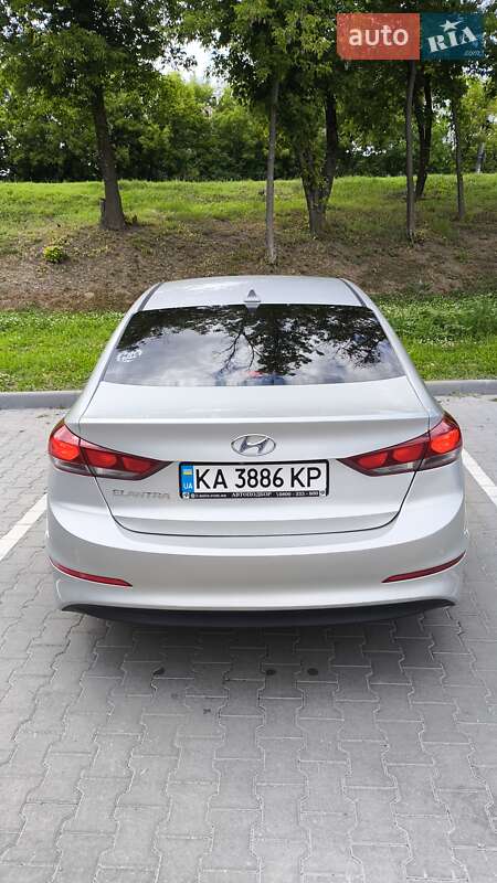 Седан Hyundai Elantra 2016 в Хмельницком