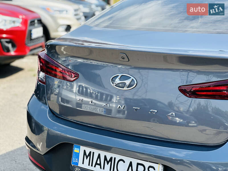 Седан Hyundai Elantra 2019 в Харькове