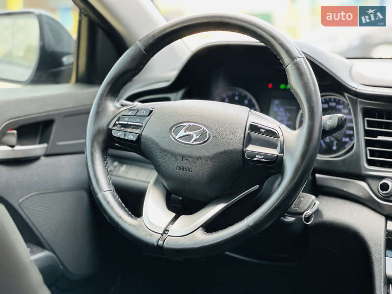 Седан Hyundai Elantra 2019 в Харькове