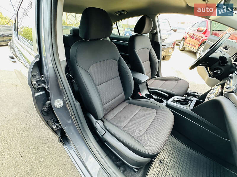 Седан Hyundai Elantra 2019 в Харькове