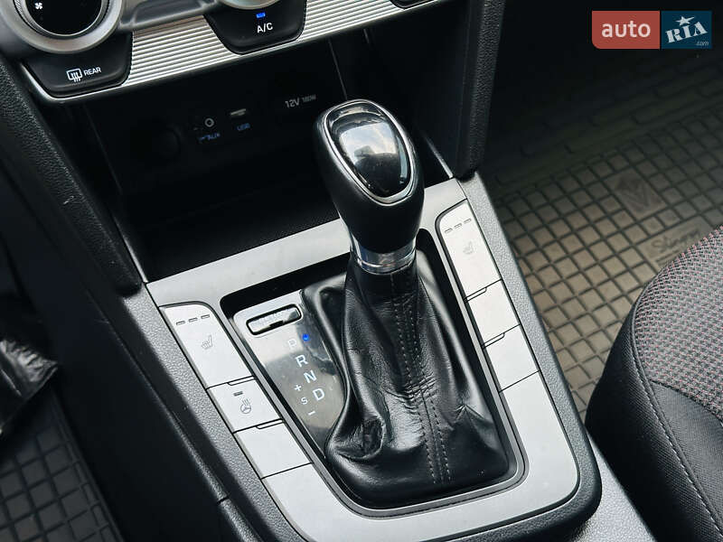 Седан Hyundai Elantra 2019 в Харькове