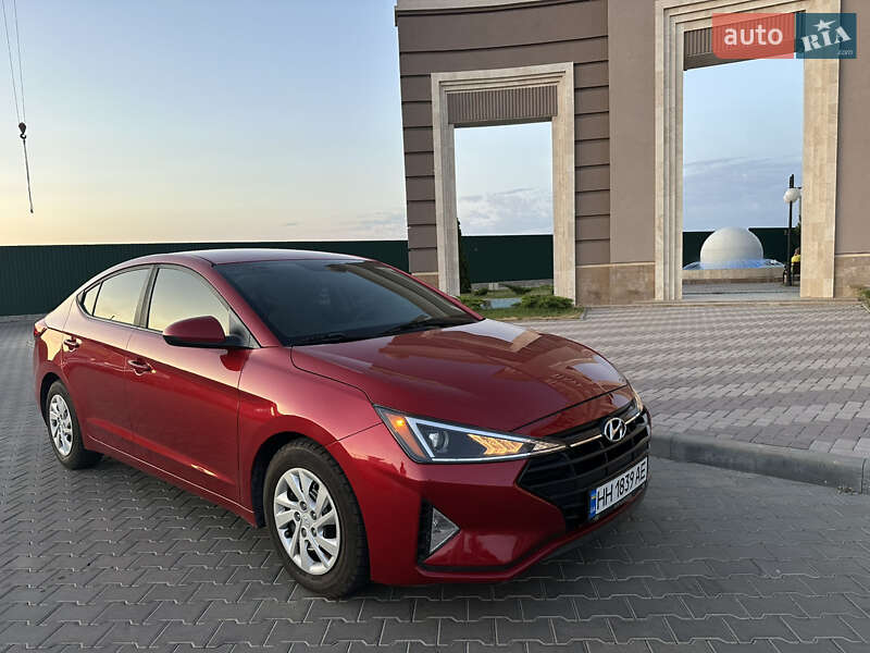 Седан Hyundai Elantra 2019 в Одессе