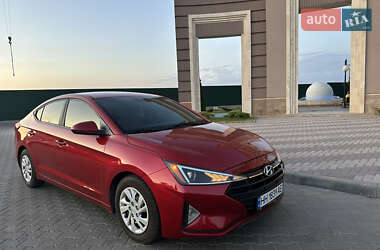 Седан Hyundai Elantra 2019 в 