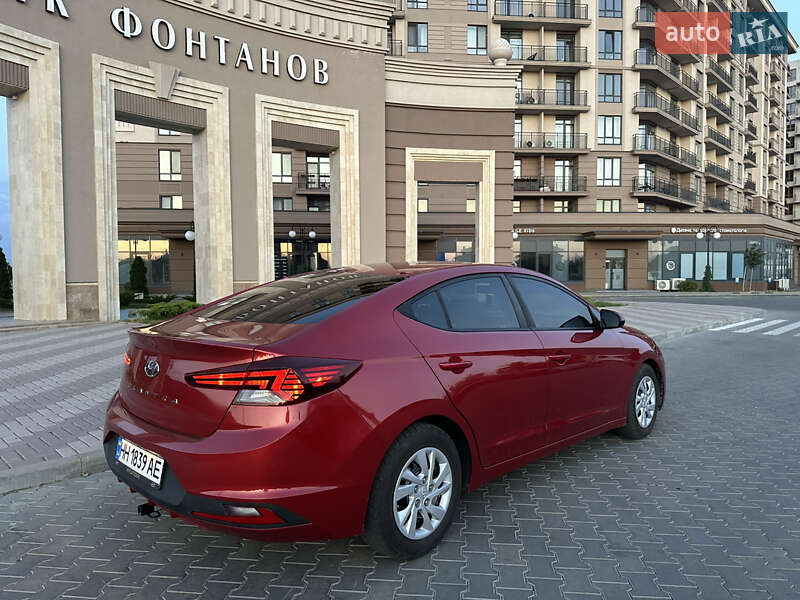 Седан Hyundai Elantra 2019 в Одессе