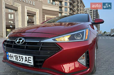 Седан Hyundai Elantra 2019 в 