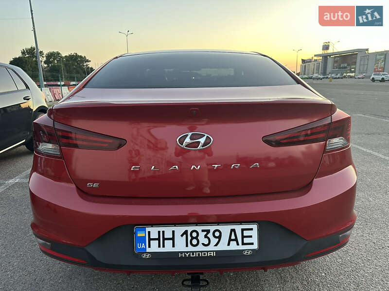 Седан Hyundai Elantra 2019 в Одессе