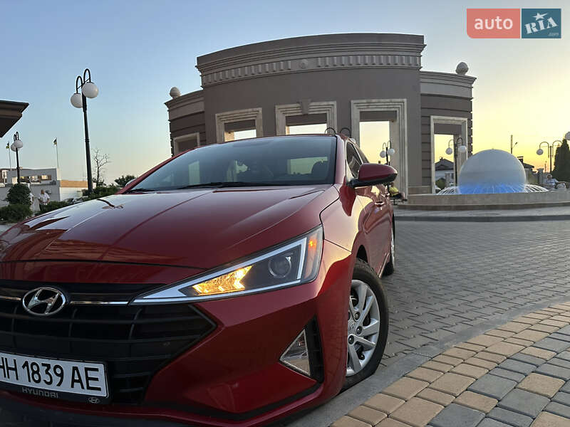 Седан Hyundai Elantra 2019 в Одессе