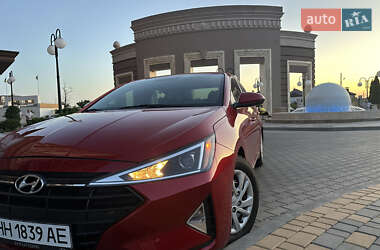 Седан Hyundai Elantra 2019 в 