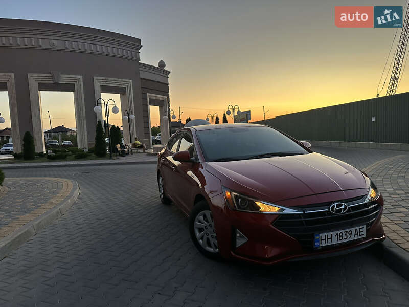 Седан Hyundai Elantra 2019 в Одессе