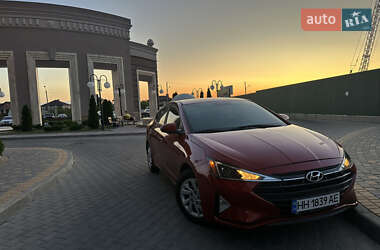Седан Hyundai Elantra 2019 в 