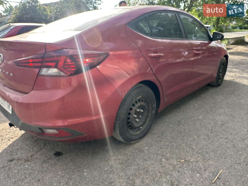 Седан Hyundai Elantra 2019 в Одессе